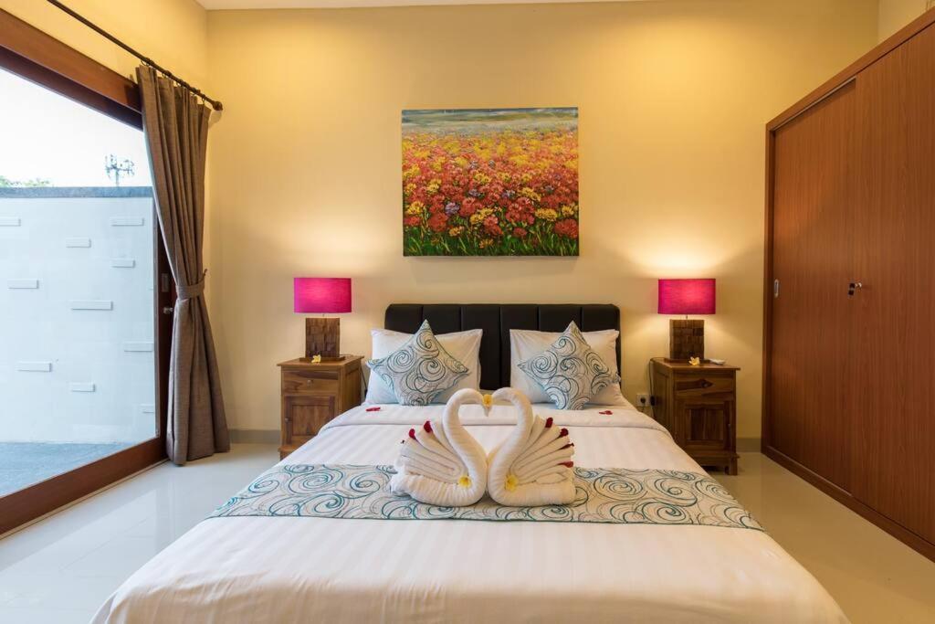 Villa Hitam Putih Legian Bali