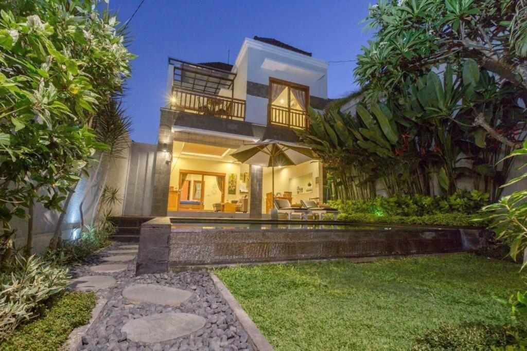 Hitam Putih Legian Bali Villa *