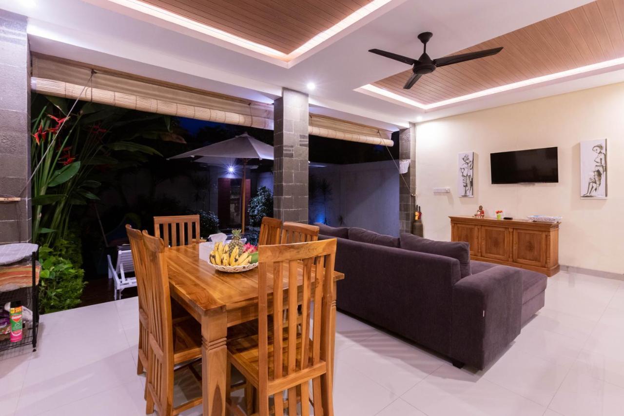 Hitam Putih Legian Bali Seminyak (Bali)