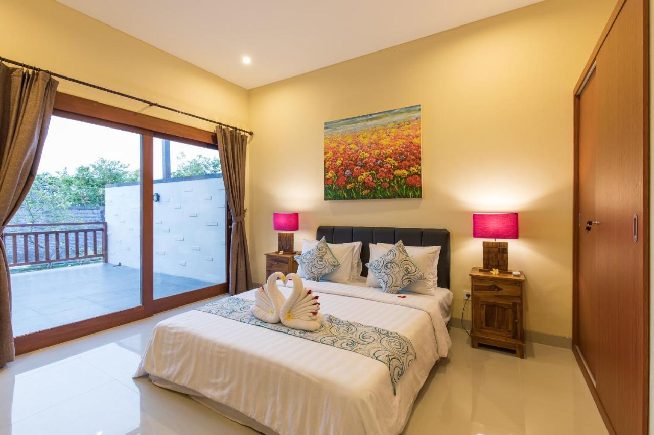 Hitam Putih Legian Bali * Seminyak (Bali)